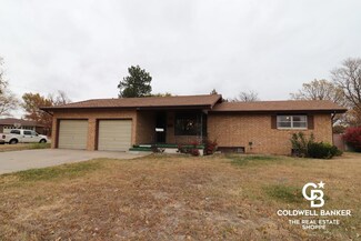 910 Fitz St, Garden City, KS 67846