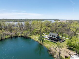 8305 Kauai Dr, Papillion, NE 68046