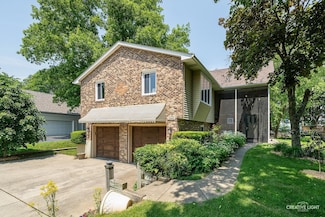1549 Lake Holiday Dr, Sandwich, IL 60548