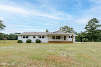 3010 Peanut Plant Rd, Elizabethtown, NC 28337