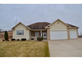 712 Judith Ct, Zumbrota, MN 55992