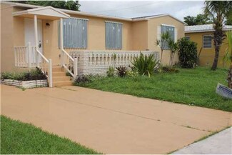 981 NE 154th St, Miami, FL 33162