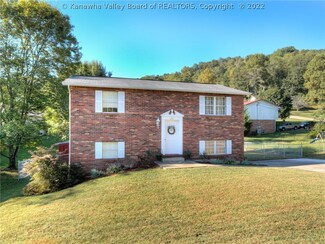 207 Lee St, Poca, WV 25159