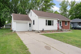 204 10th Ave NE, Waseca, MN 56093
