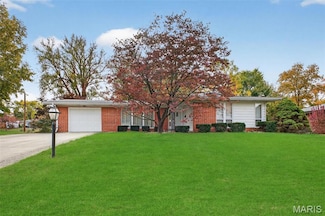 114 High Forest Dr, Belleville, IL 62226