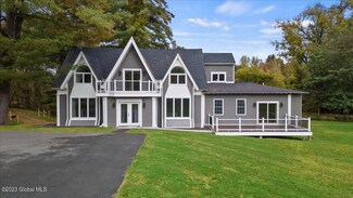 36 Cole Ln, Troy, NY 12180