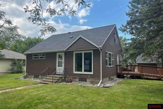330 330 E Pleasant St, Amboy, MN 56010