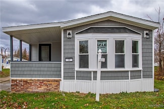 50 S Roxbury Dr, Hamburg, NY 14075