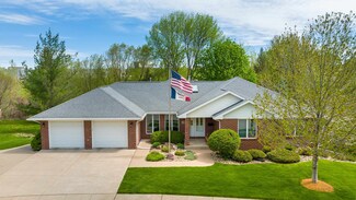 4682 Camelot Dr, Dubuque, IA 52002
