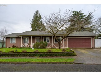 1226 SW Myrtle St, Dundee, OR 97115