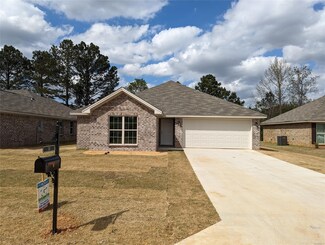 53 Nottingham Way, Elmore, AL 36025