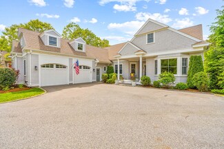 29 Flat Pond Cir, Mashpee, MA 02649
