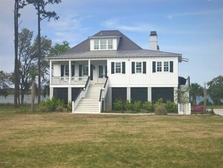 19 Reserve Dr, Seabrook, SC 29940