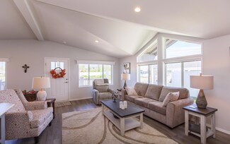 333 Mountain View Dr Unit 88, Talent, OR 97540