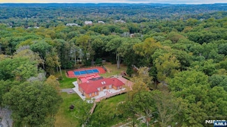 91 Chestnut Ridge Rd, Saddle River, NJ 07458