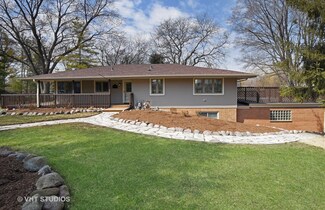 216 Tomahawk Ln, Tower Lakes, IL 60010