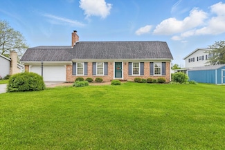 W173N8422 Robert Ave, Menomonee Falls, WI 53051