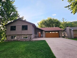 8666 Windward Cir, Eden Prairie, MN 55344