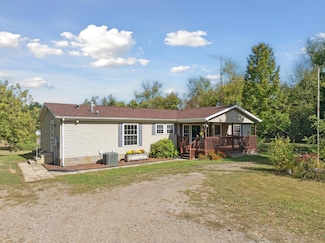 6838 Moreland Rd, Jonesville, MI 49250