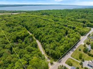 8031 Pleasantview Woods Dr, Little Traverse Township, MI 49740