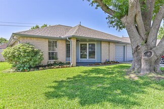 10830 W Mulberry Dr, La Porte, TX 77571