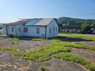 930 New Hope Rd, Princeton, WV 24740