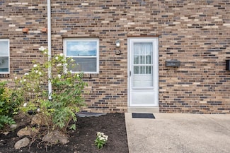 1261 Woodbrook Ln Unit D, Columbus, OH 43223