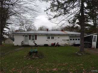 7 Clemons Dr, Fulton, NY 13069