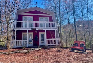 912 Cove Ln, Gatlinburg, TN 37738