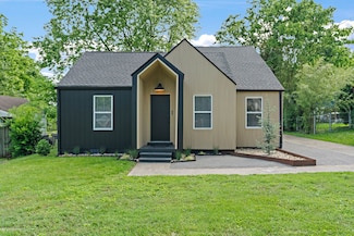 1021 Horseshoe Dr, Nashville, TN 37216