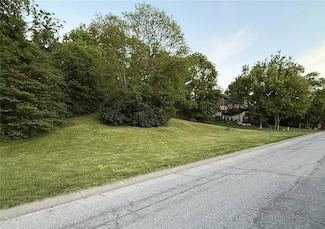 L 106 River Hills Dr, Parkville, MO 64152