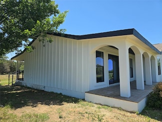 930 Elm Creek Rd, Rockdale, TX 76567