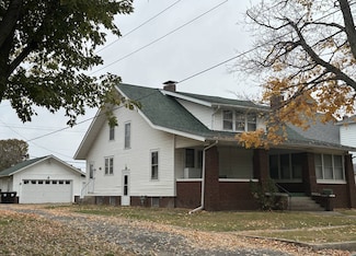 614 Locust St, Carrollton, IL 62016