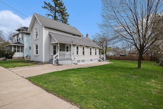 624 Leonard St NE, Grand Rapids, MI 49503
