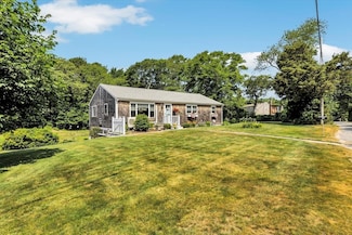19 Jones Ln, East Sandwich, MA 02537