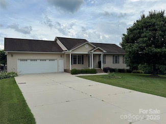 1519 Midland Dr, Hudson, NC 28638