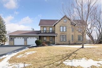 8565 Alisa Ct, Chanhassen, MN 55317