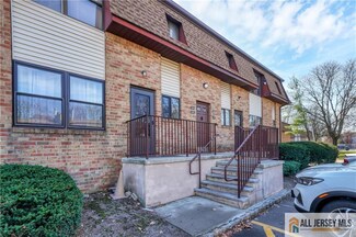202 N Oaks Blvd, North Brunswick, NJ 08902