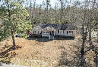 302 S Wedgewood Dr, Washington, NC 27889