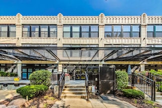 1000 W 15th St Unit 410, Chicago, IL 60608