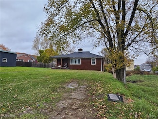 7847 Chestnut St, Masury, OH 44438