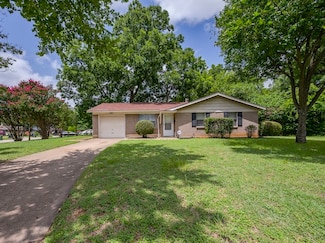 800 N L Robinson Dr, Arlington, TX 76011