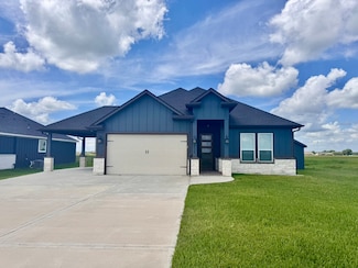 535 Longhorn Trail, Angleton, TX 77515