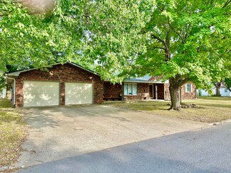 512 N Claud Ave, Bolivar, MO 65613