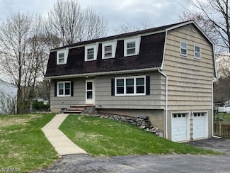 702 Hamilton Dr, Hackettstown, NJ 07840