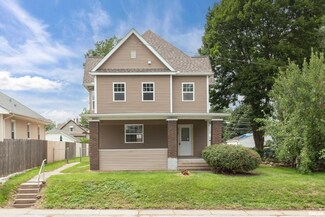 2016 N Division St, Davenport, IA 52804