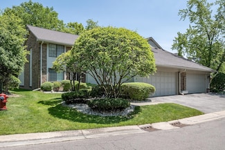 6979 Pebblecreek Woods Dr Unit 35, West Bloomfield, MI 48322