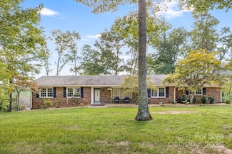 1 Glen Cove Rd, Arden, NC 28704