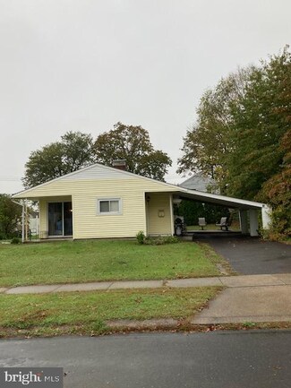 70 Gridiron Rd, Levittown, PA 19057
