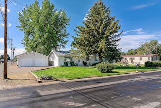 842 E Adams St, Powell, WY 82435